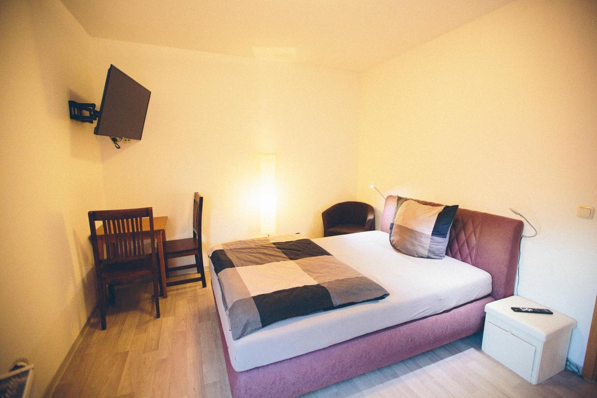 Grosse & Voll Ausgestattete Apartments, Studios, Doppelzimmer, Workspace, Parkplatz, Netflix, Prime & Schnelles Wifi In Ruhiger Lage Mit Garten Rudolstadt Dış mekan fotoğraf